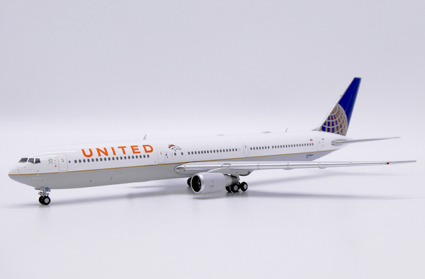 Boeing 767-400ER United Airlines "Denver Broncos" N76064  LH4367